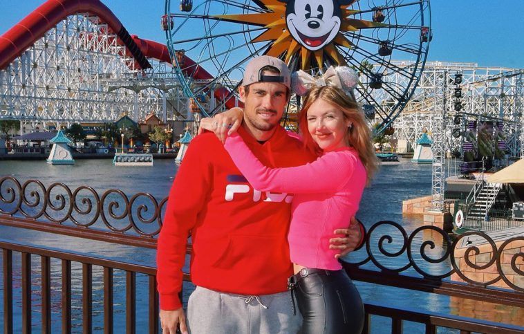 Résultat de recherche d'images pour "pella disneyland"